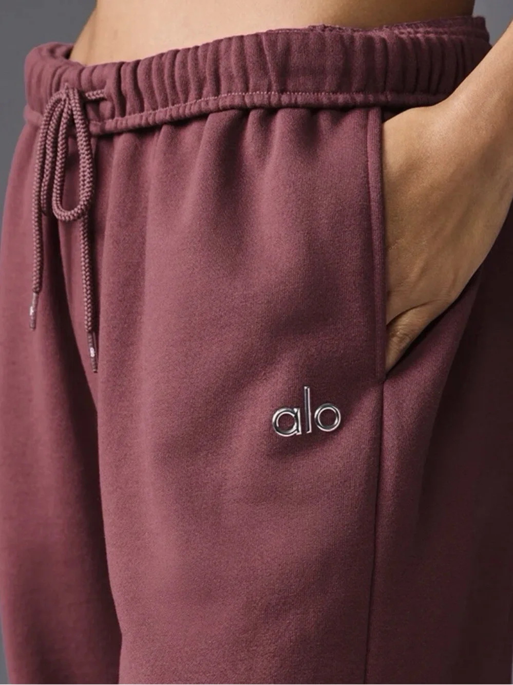 ALO Yoga Accolade Straight Leg Sweatpants in Burgundy Truffle size small